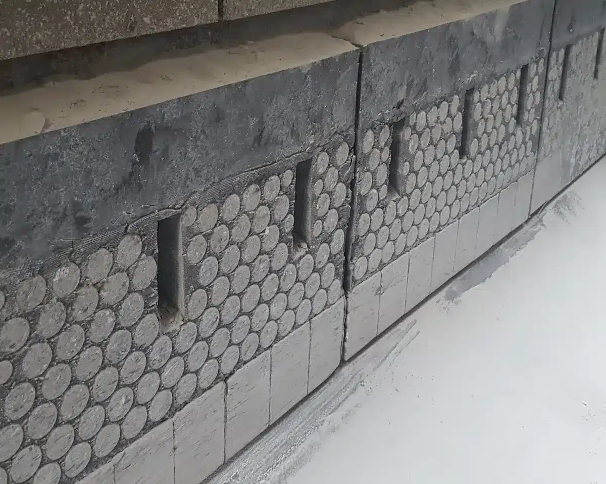GRT rubber-ceramic wear lining